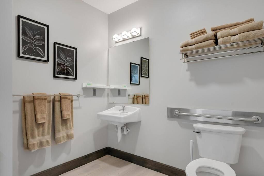 Barnwood Suite - Main Street Lodge In 베를린 외부 사진